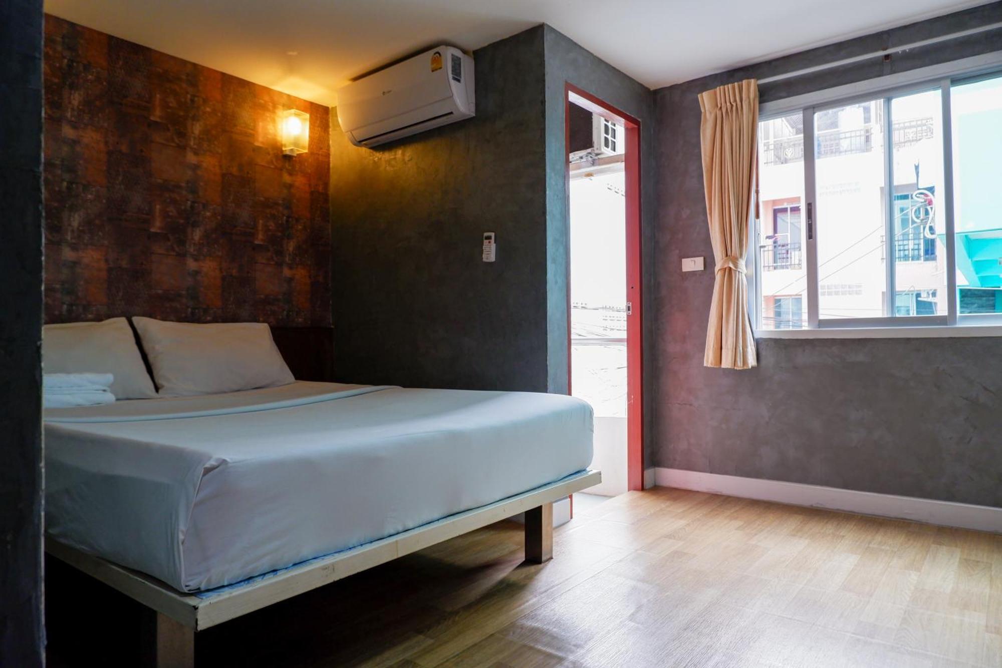 18 Coins Budget Hotel Pattaya Extérieur photo
