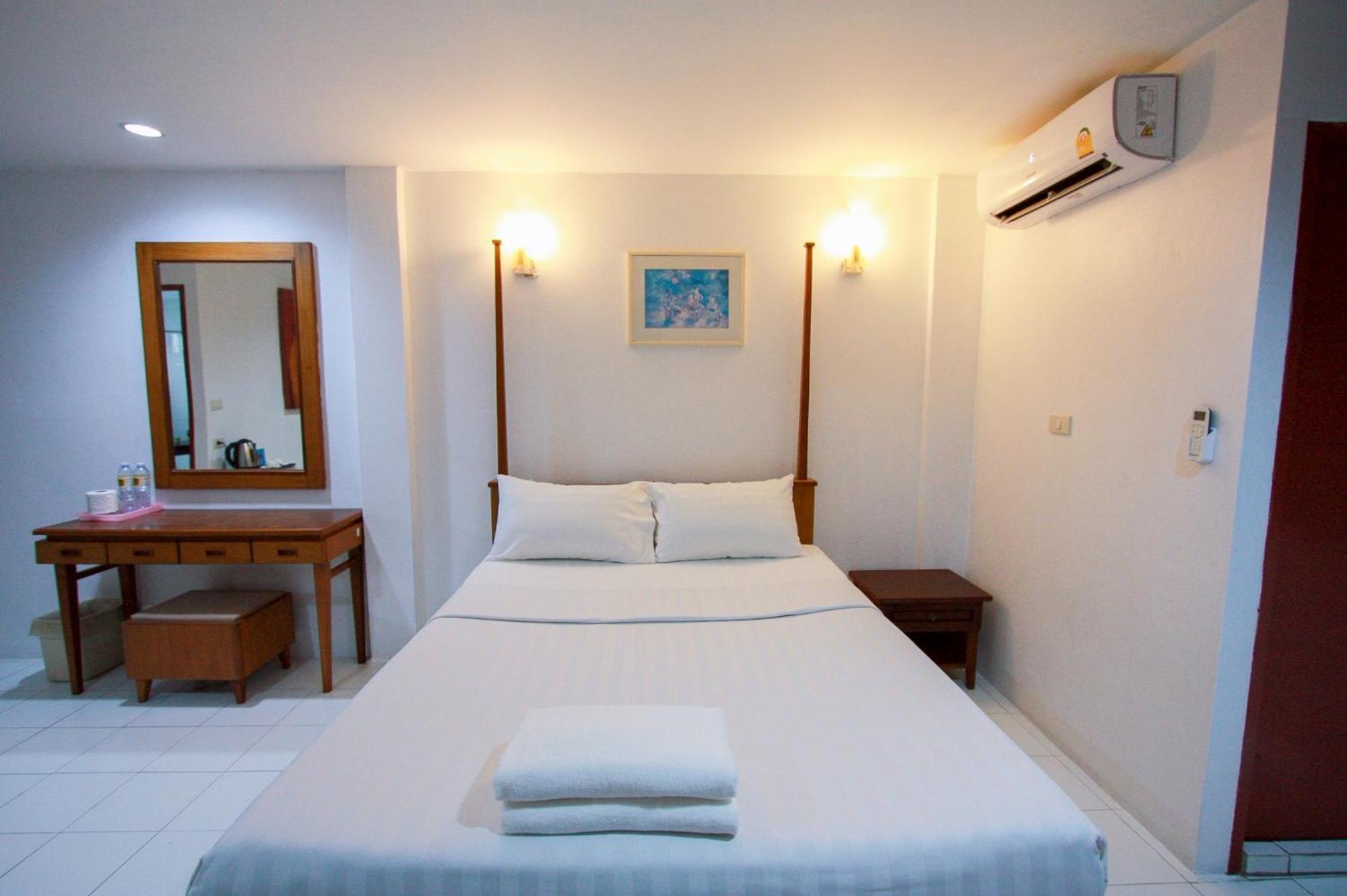 18 Coins Budget Hotel Pattaya Extérieur photo